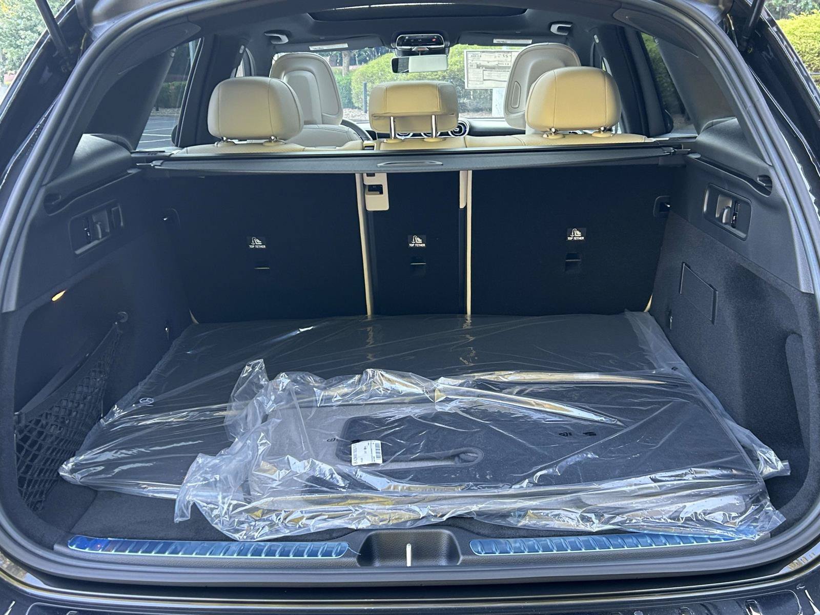 New 2027 Graphite Grey Metallic Mercedes-Benz GLC 300 SUV image 9