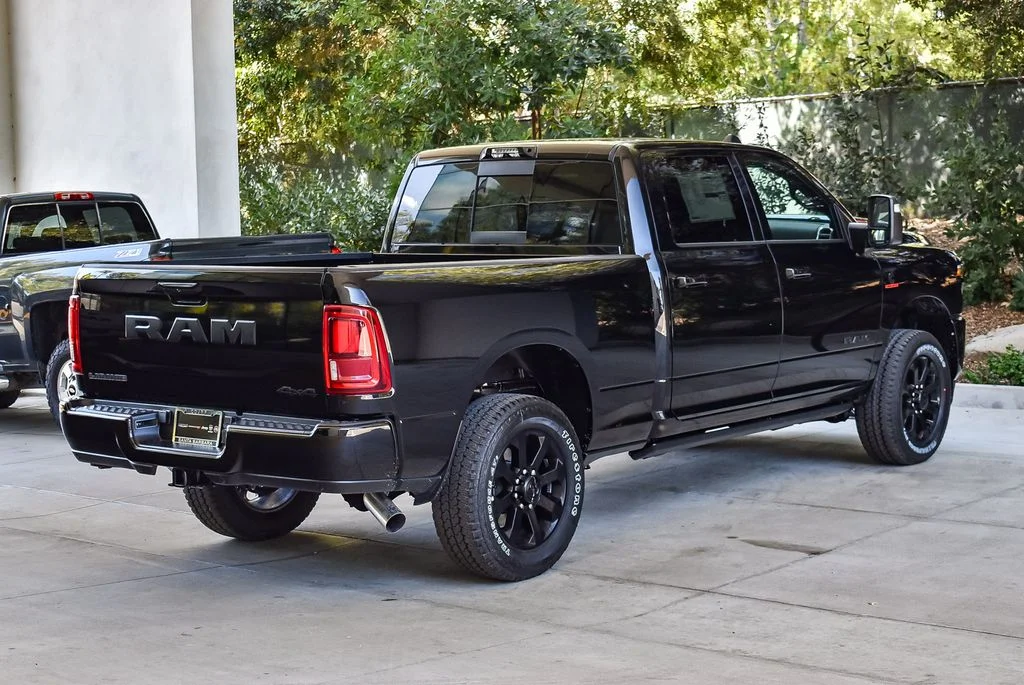 New 2026 Diamond Black Crystal Pearl-Coat Exterior Paint RAM Laramie image 6