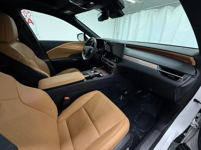 Used 2023 White Lexus 350 Premium Plus image 9