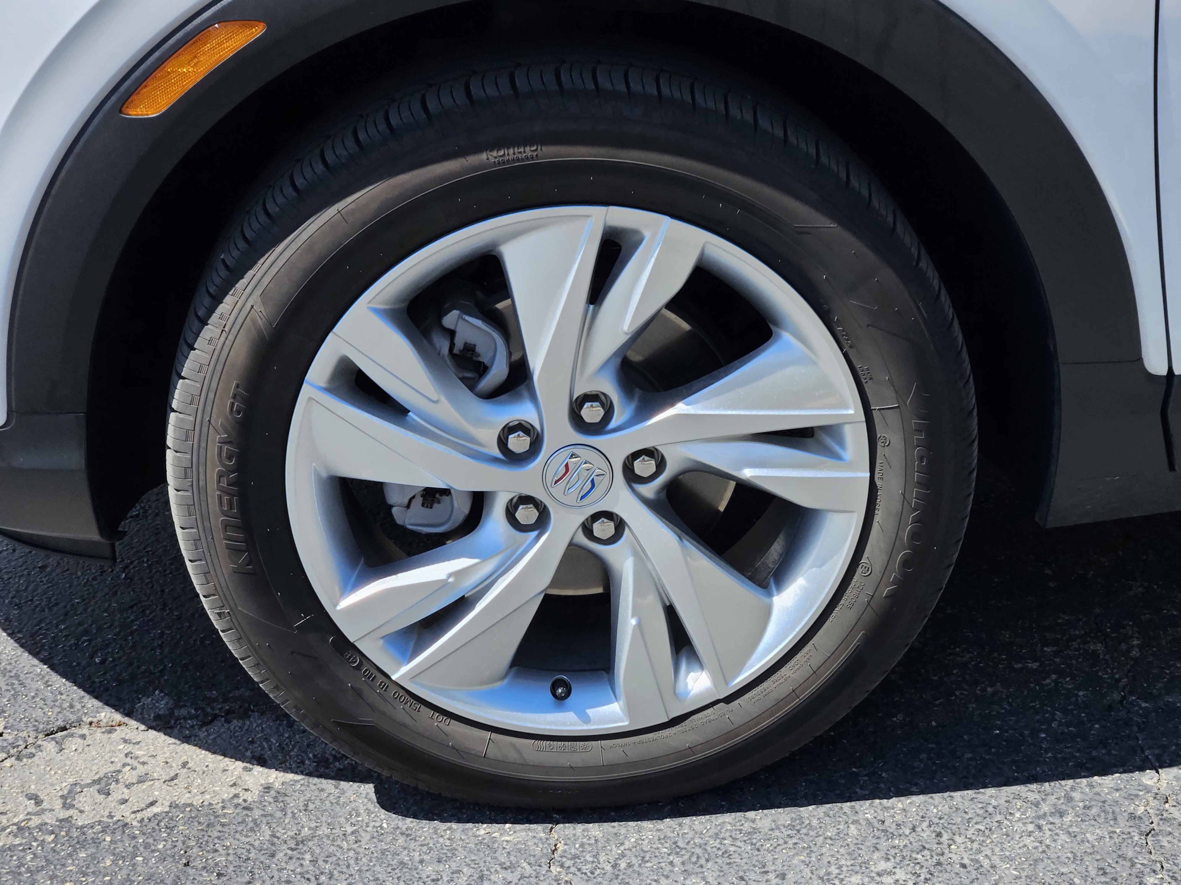 Used 2025 Summit White Buick Preferred image 10