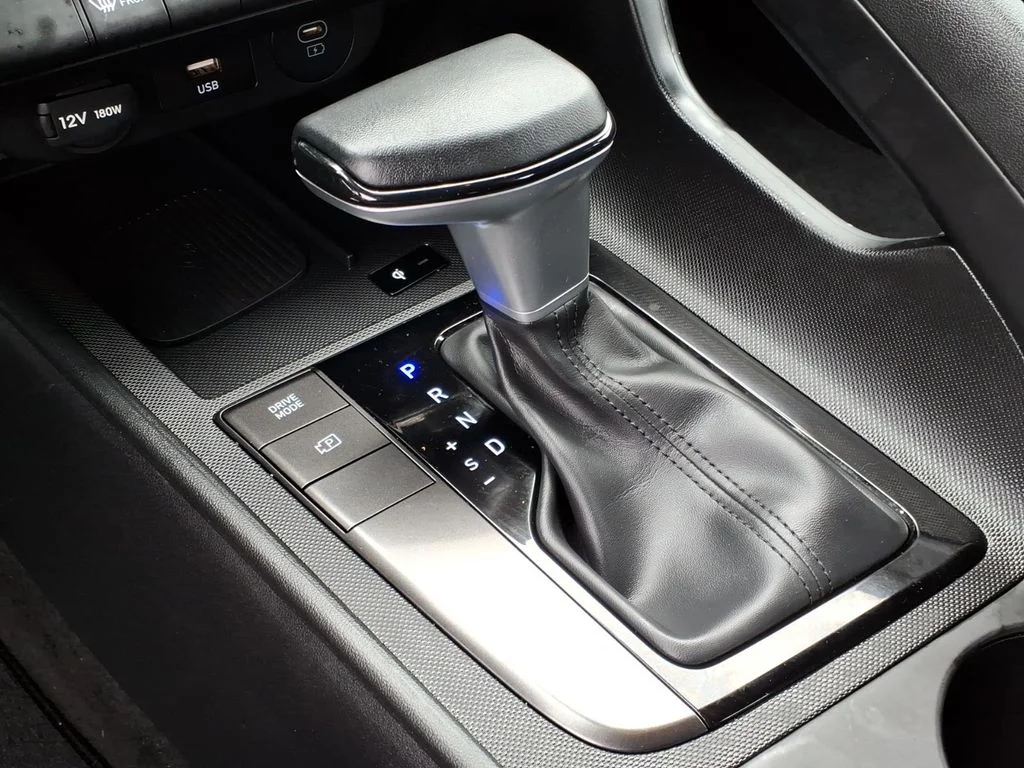 Used 2025 Gray Hyundai SEL Sport image 13