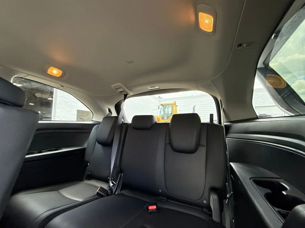 Used 2025 Platinum White Pearl Honda EX-L image 37