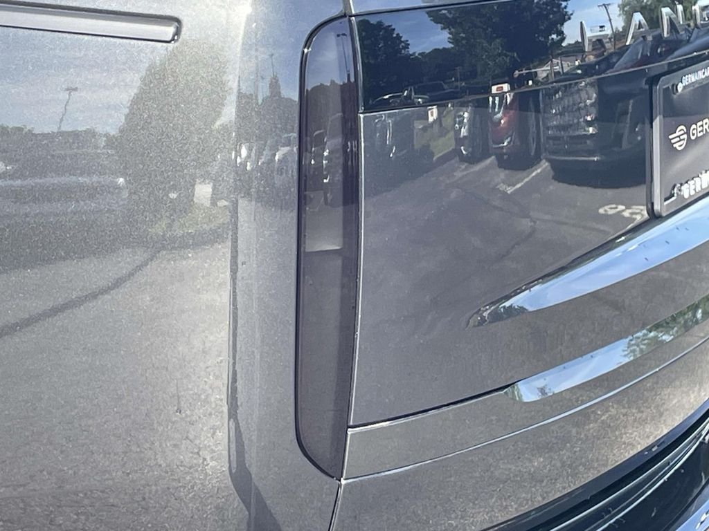New 2026 Carpathian Grey Land Rover SE image 10