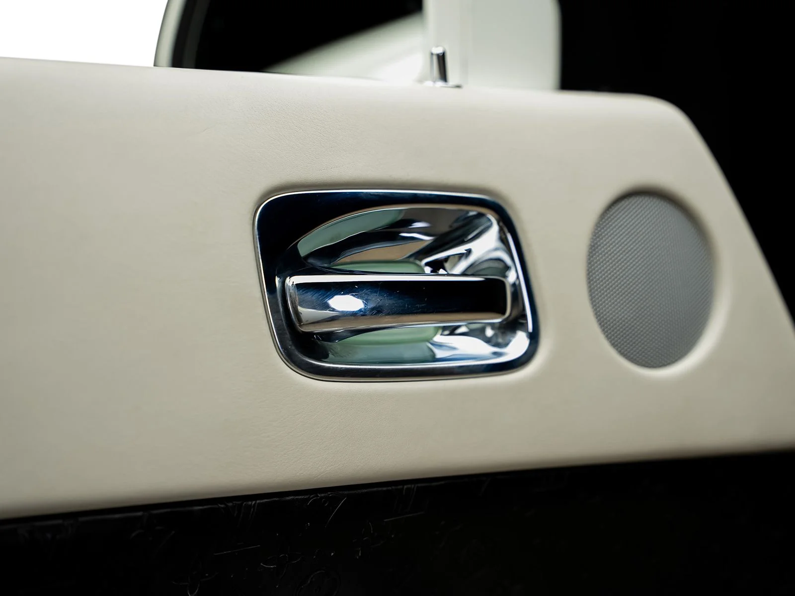 Used 2017 White Rolls-Royce Base image 64