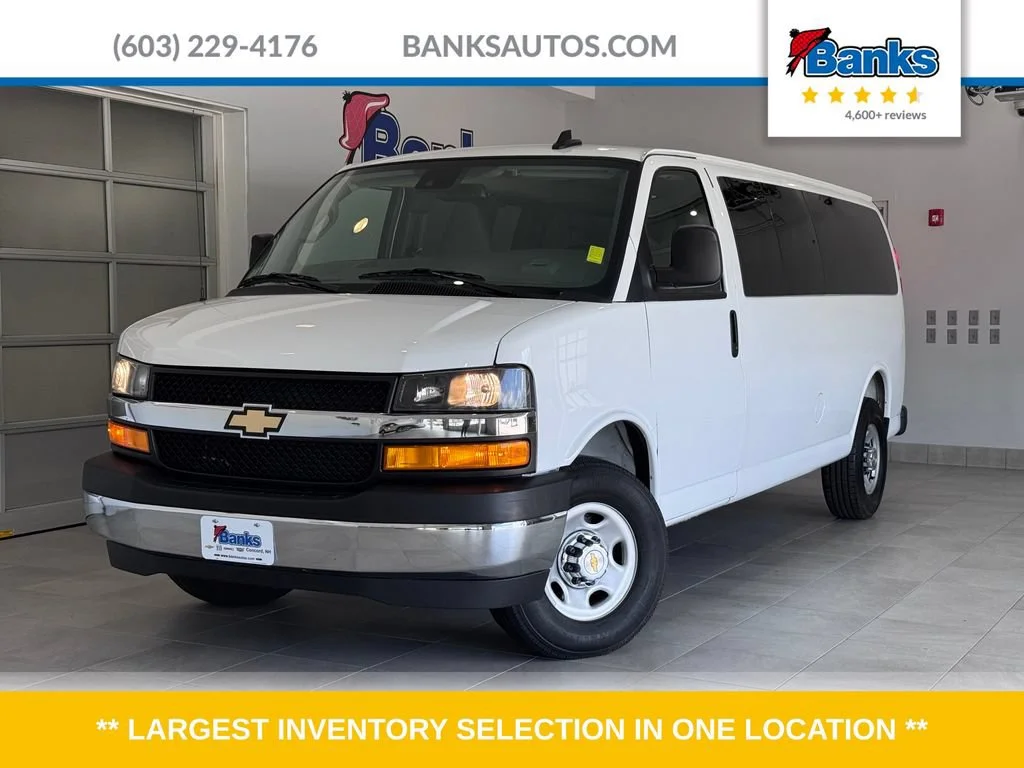 Used 2025 Summit White Chevrolet 1LT image 1