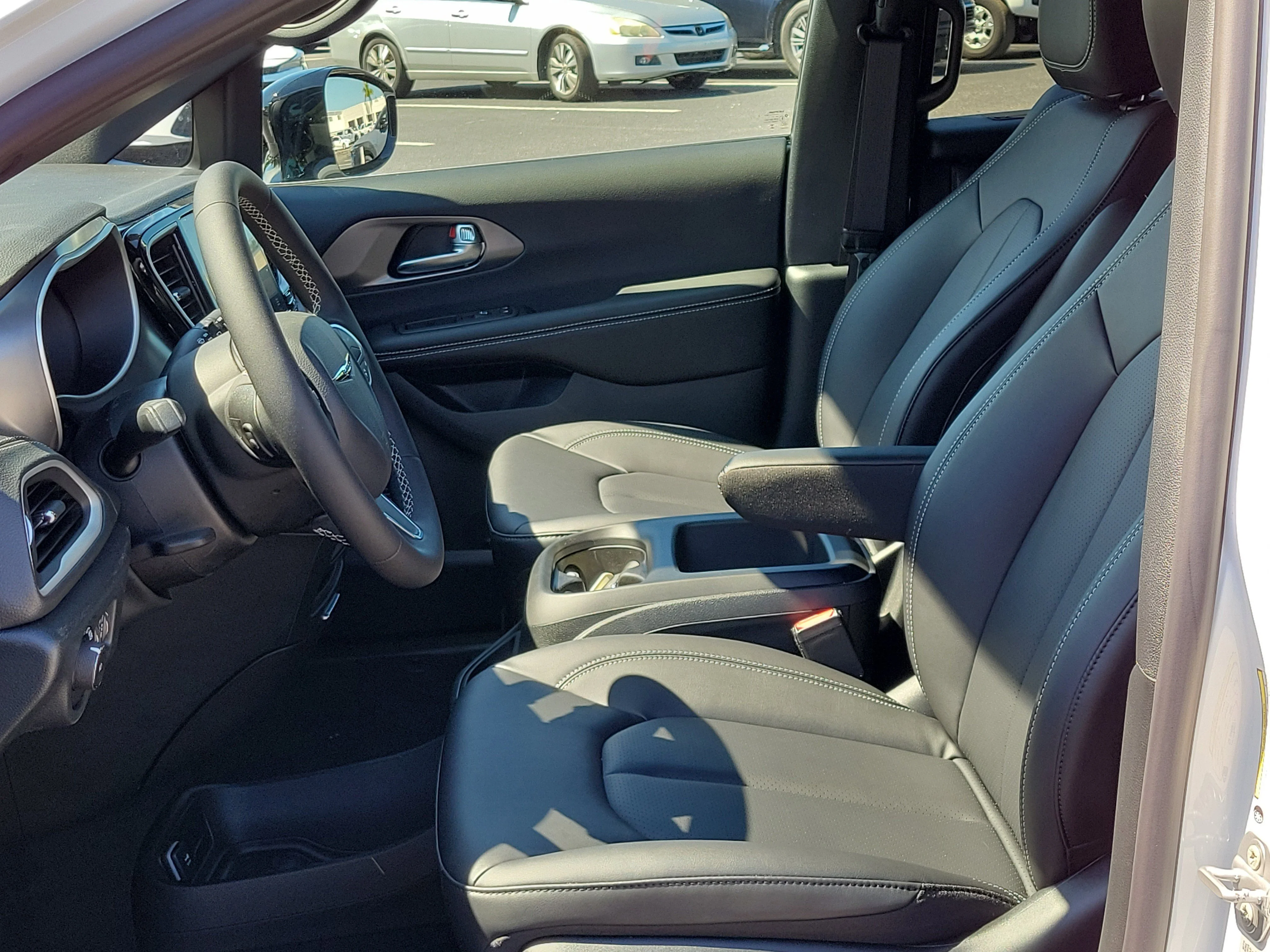 New 2026 Bright White Clearcoat Chrysler Select image 17