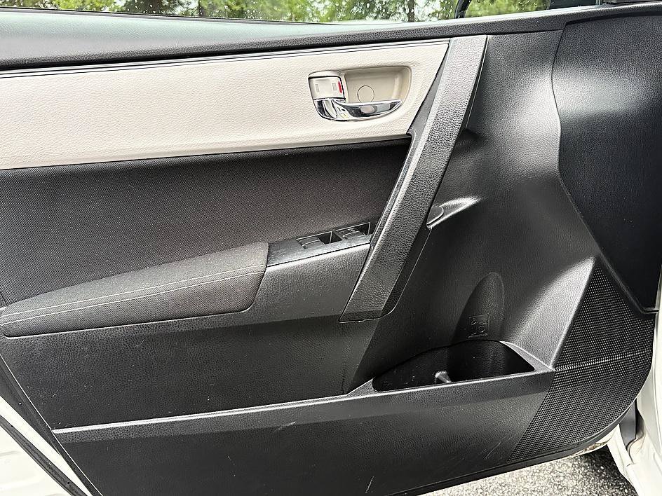 Used 2018 Super White Toyota LE image 16