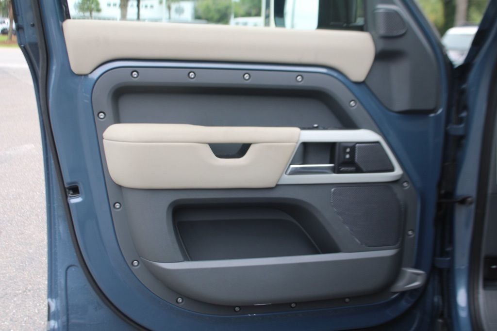 2022 Land Rover Defender X-Dynamic SE - Photo 10