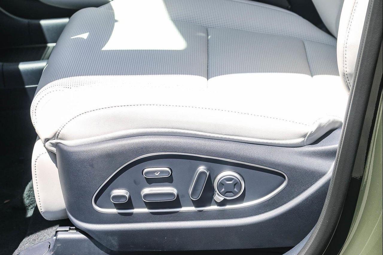 New 2026 Silver Hyundai Calligraphy image 22