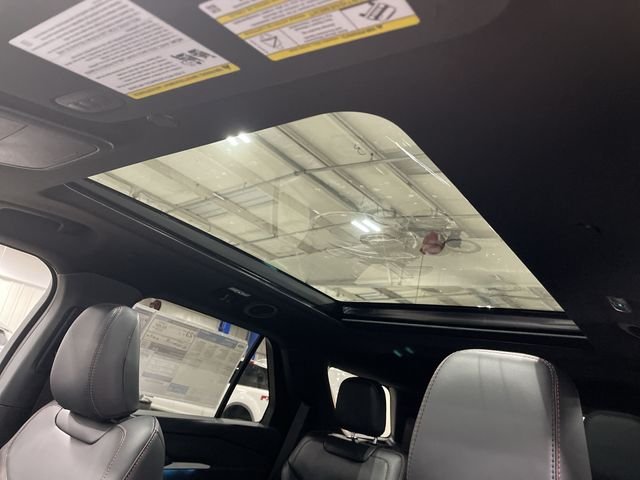 New 2026 Star White Metallic Tri-Coat Ford ST-Line image 20