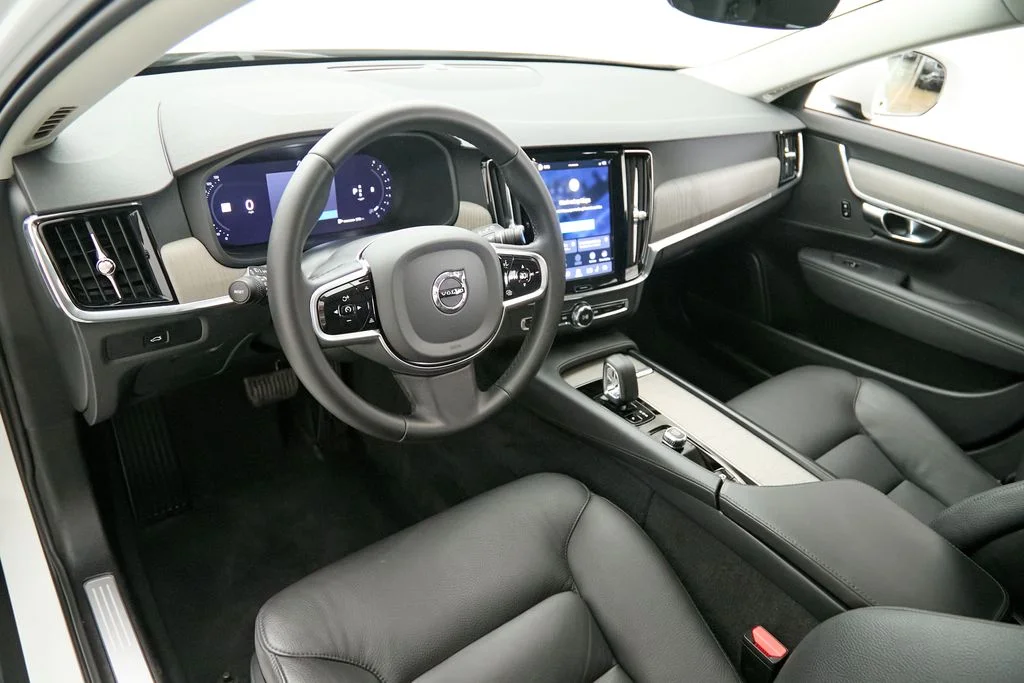 Certified Used 2025 Crystal White Volvo Plus image 12
