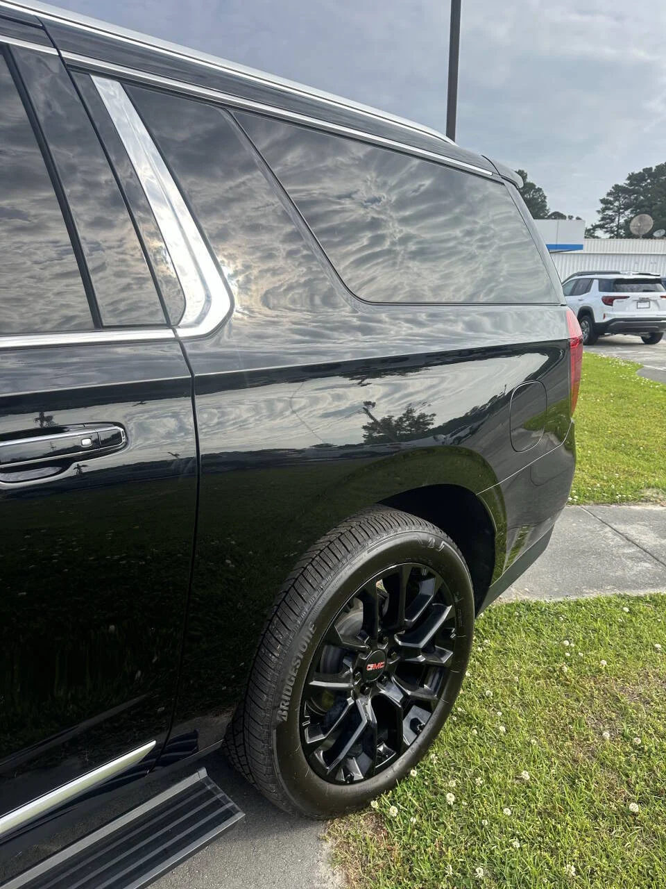 Used 2022 Black GMC Denali 4x4 4dr SUV image 8