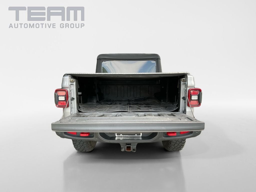 Used 2020 Silver Jeep Sport image 13