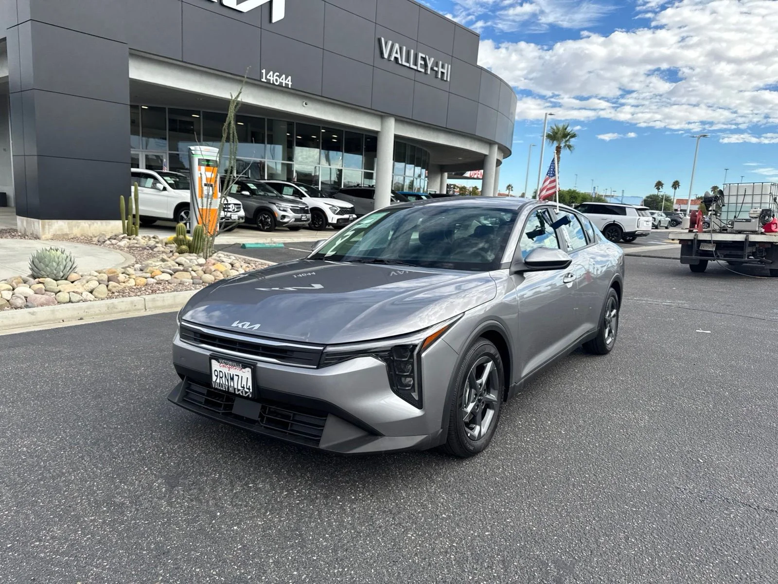 Used 2025 Steel Gray Kia LXS image 3