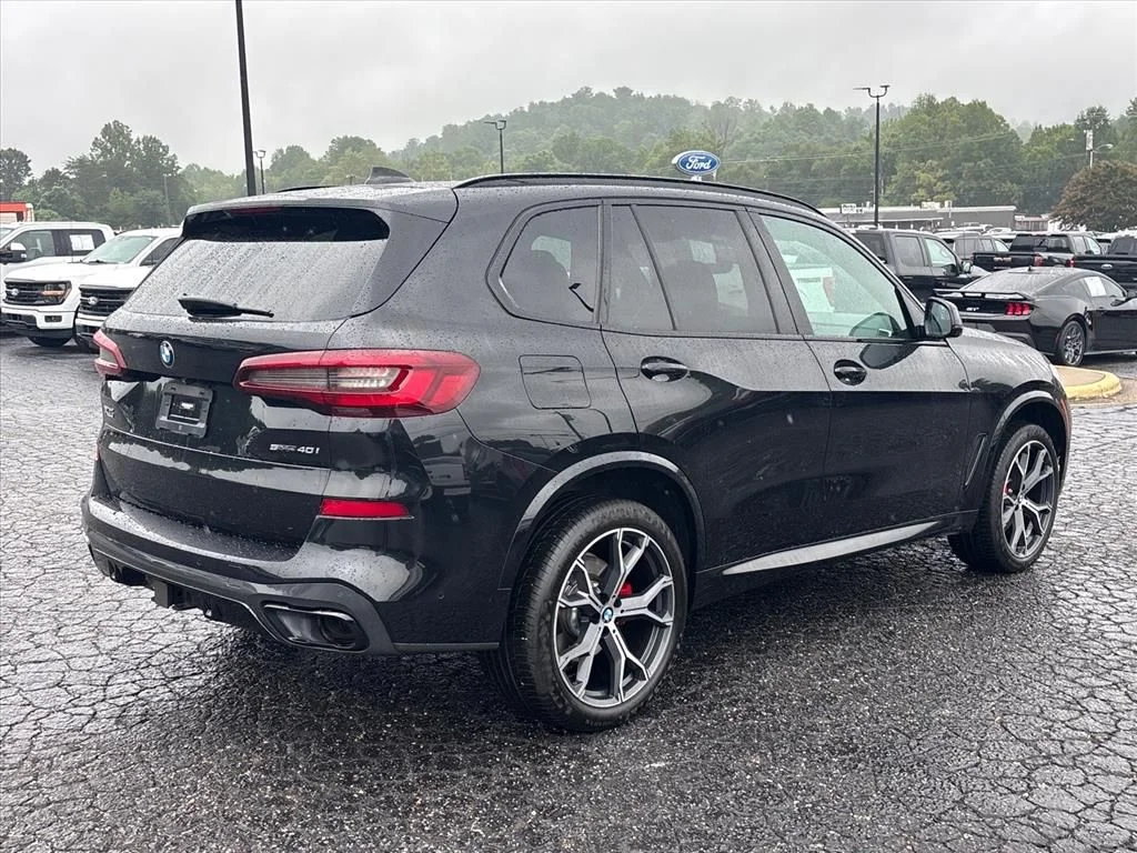 Used 2022 Black BMW sDrive40i image 8