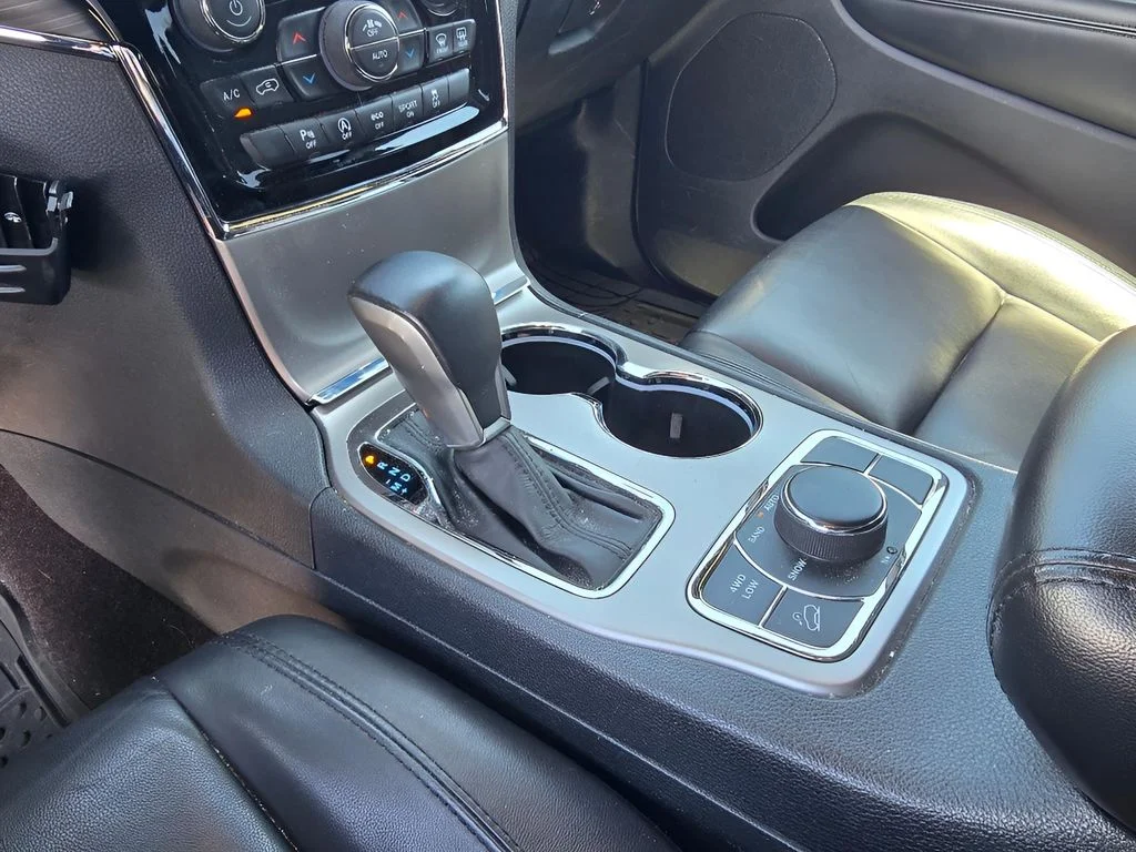 Used 2019 Bright White Clearcoat Jeep Limited image 19