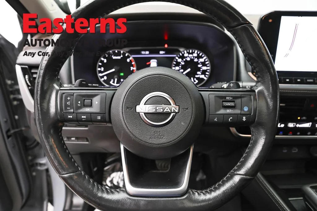 Used 2023 Gray Nissan SL image 10