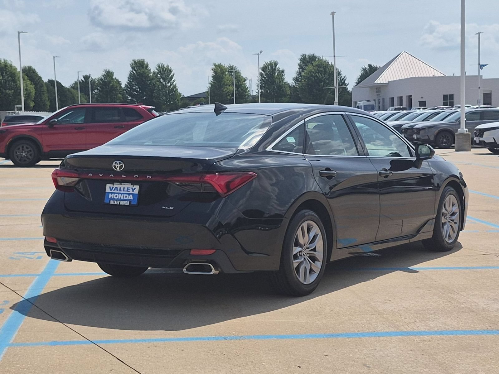 Used 2019 Midnight Black Metallic Toyota XLE image 6