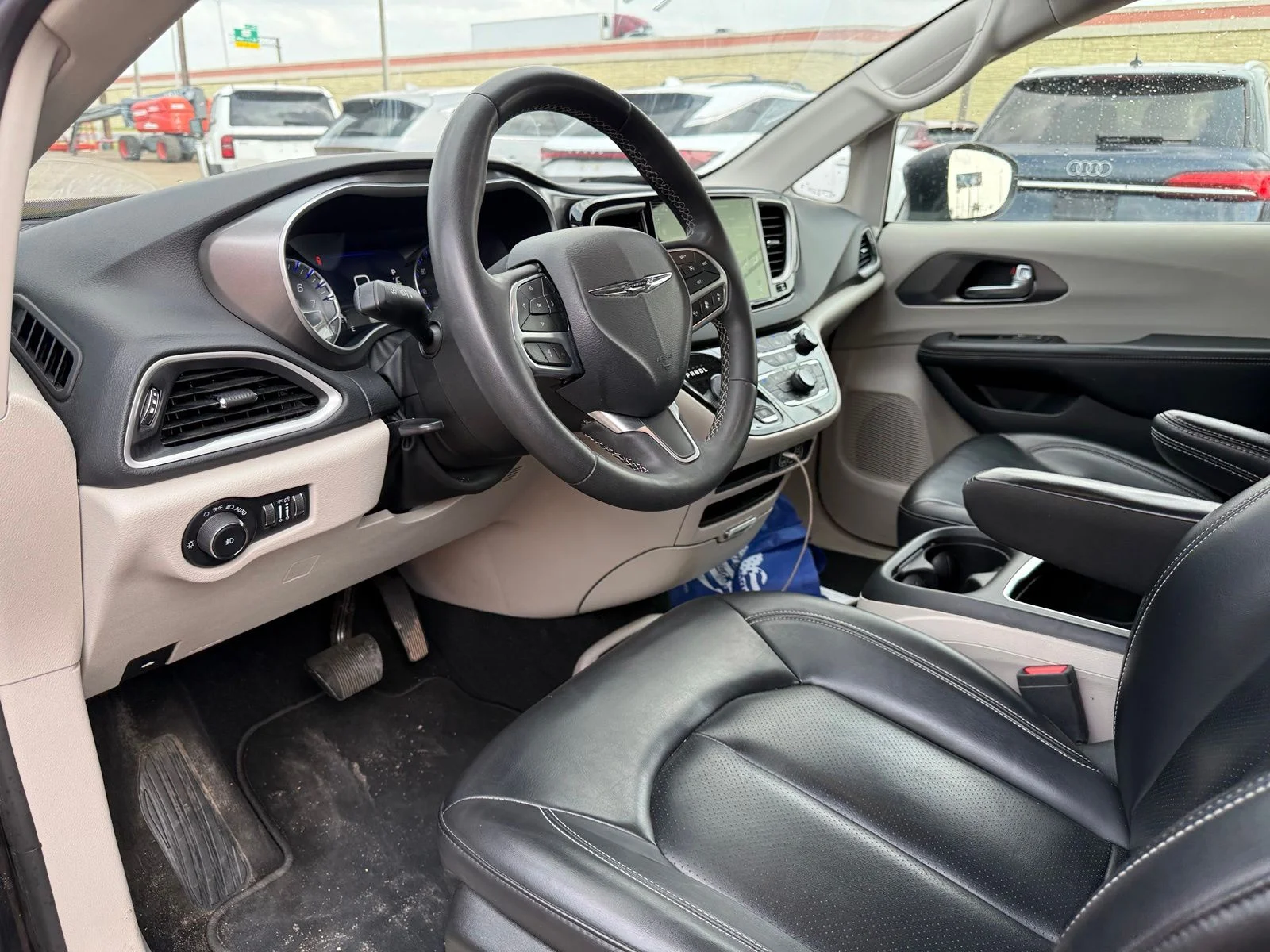 Used 2023 Black Chrysler Touring L image 10