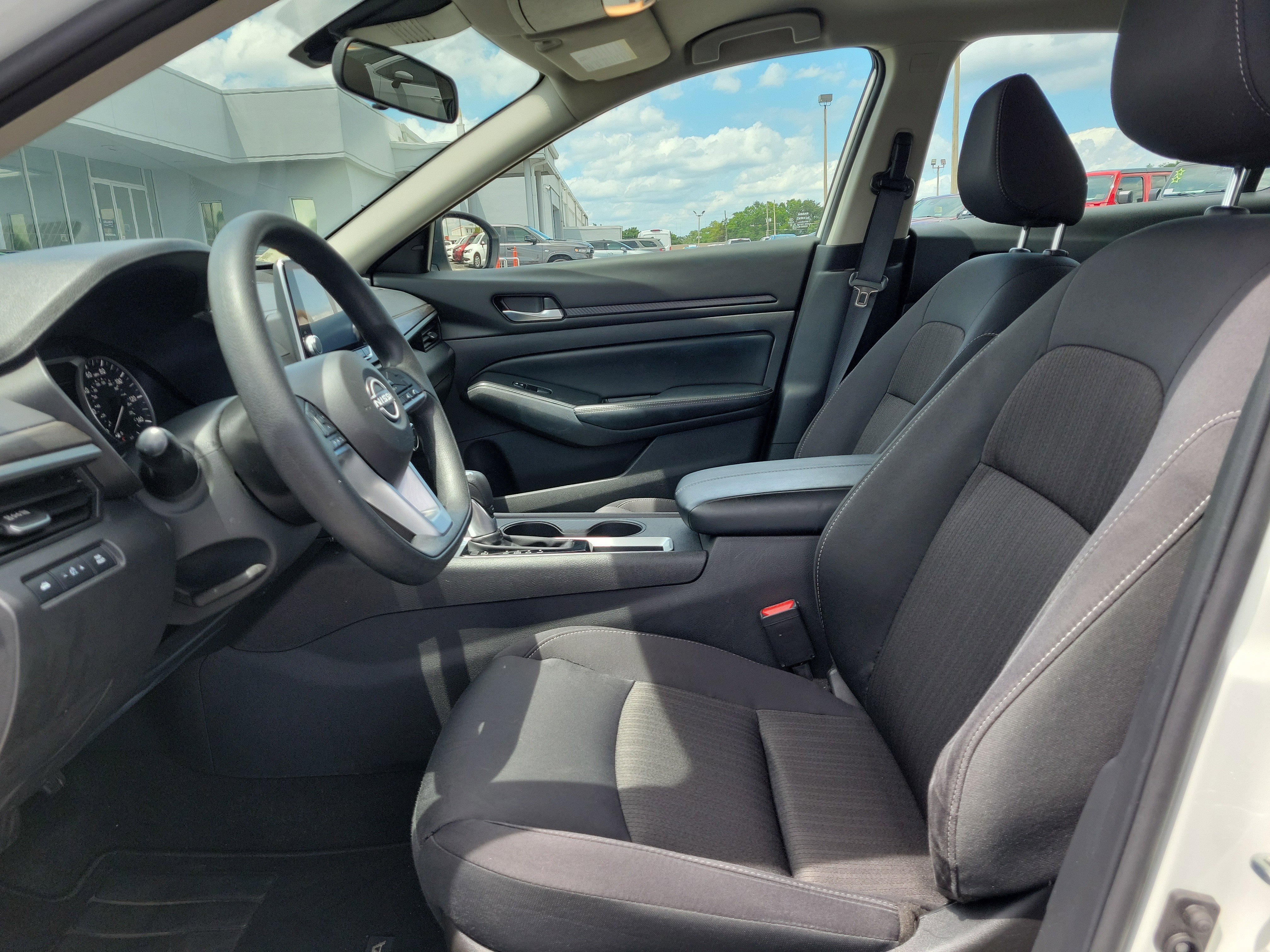 Used 2025 Glacier White Nissan SV image 13