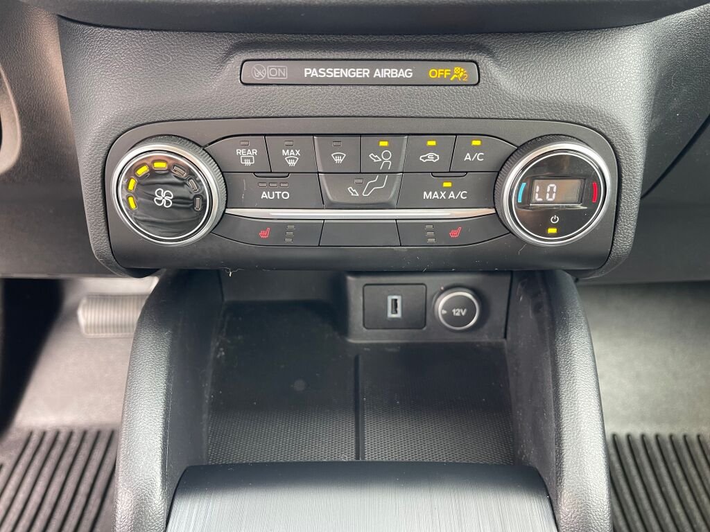 Used 2020 Oxford White Ford SE image 12