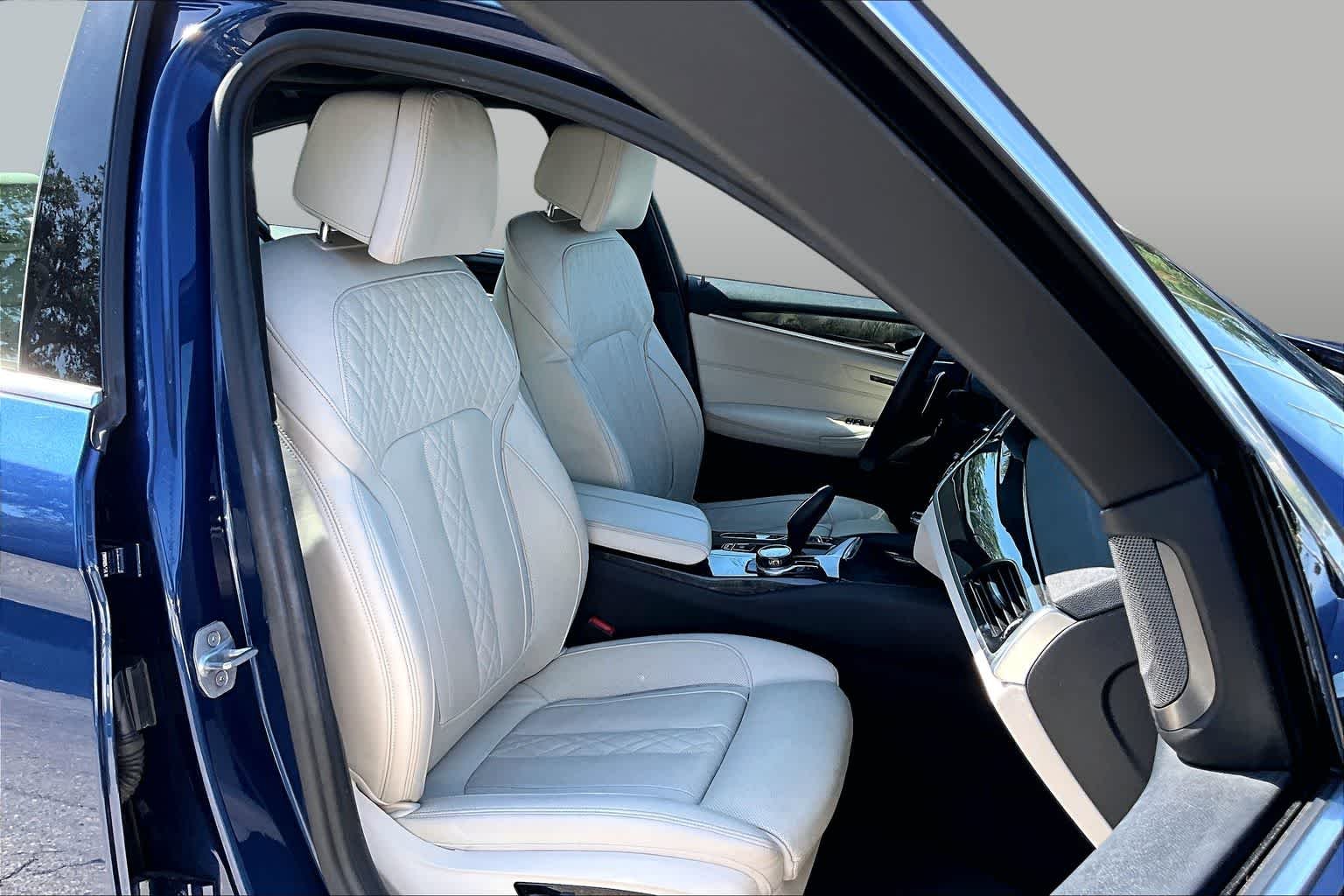 Used 2021 Phytonic Blue Metallic BMW 540i image 9