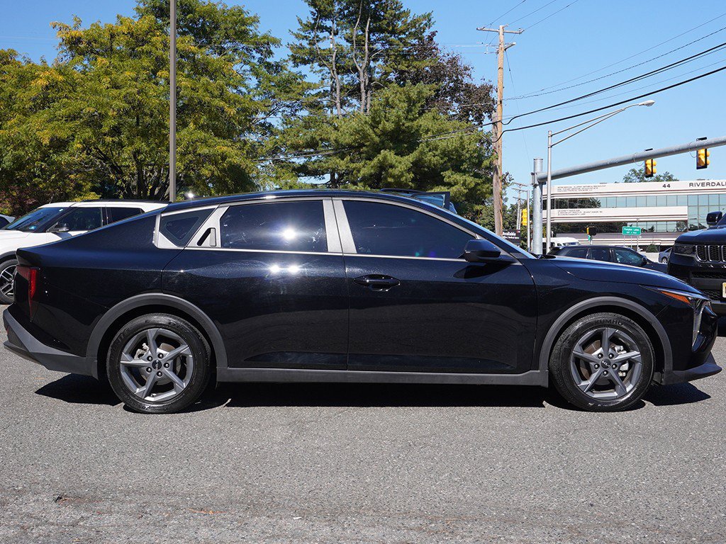 Used 2025 Black Kia LXS image 16