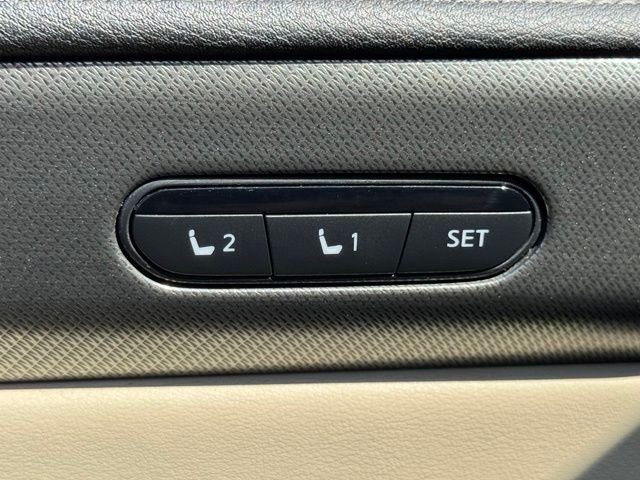 Used 2022 Gray INFINITI LUXE image 17
