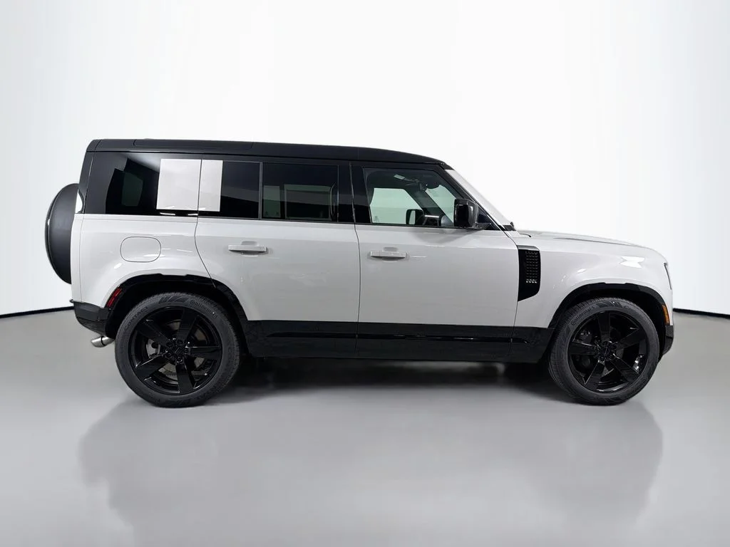 New 2026 Borasco Grey Land Rover X-Dynamic SE image 4