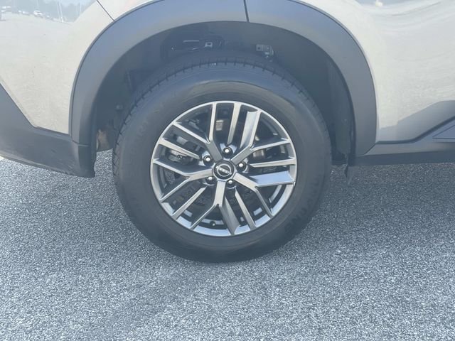 Used 2023 Gray Nissan S image 7