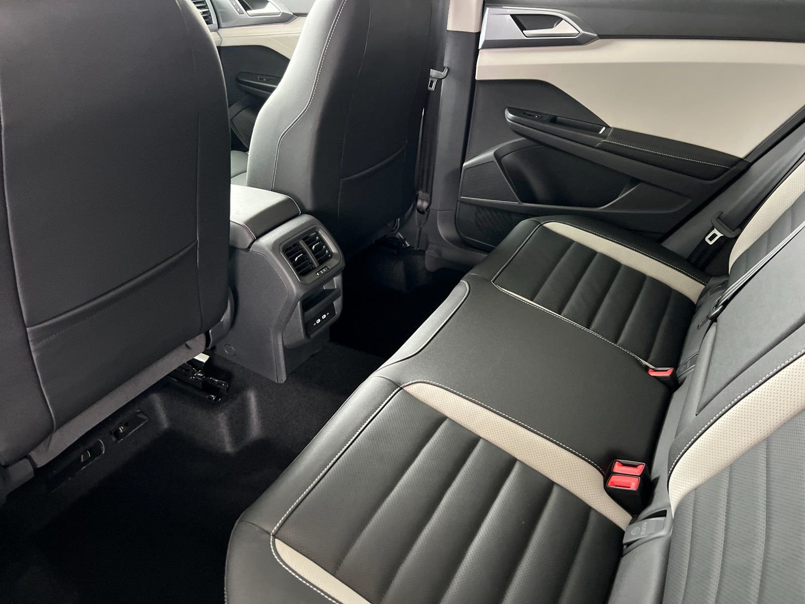 2026 Volkswagen Taos SEL - Photo 11