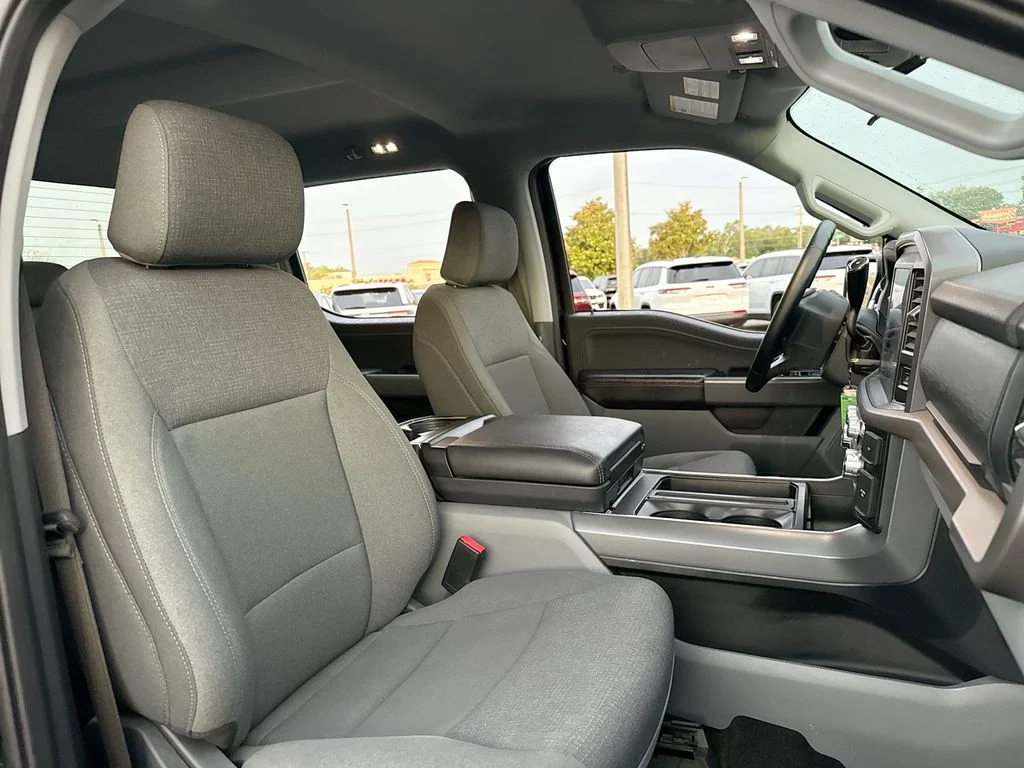 Used 2025 Black Metallic Ford XLT image 26
