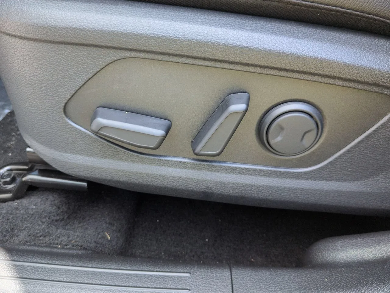 New 2026 Glacial White Kia EX image 22