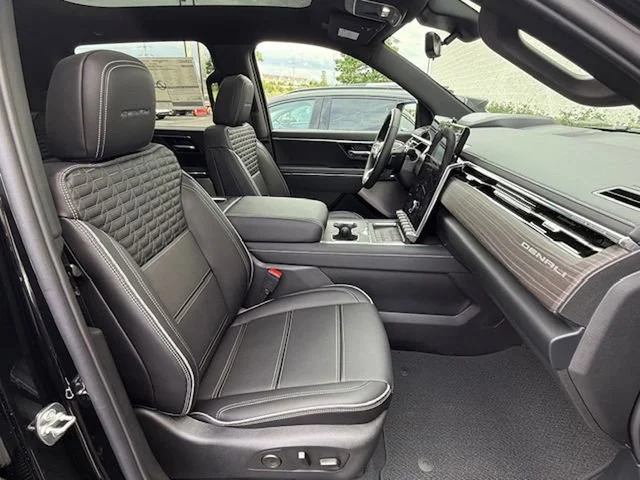 2025 GMC Sierra EV Denali - Photo 36