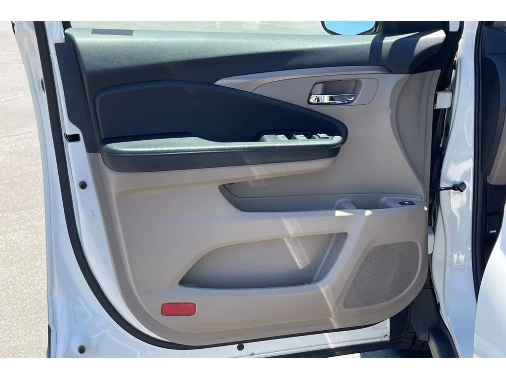 Used 2018 White Diamond Pearl Honda EX image 11