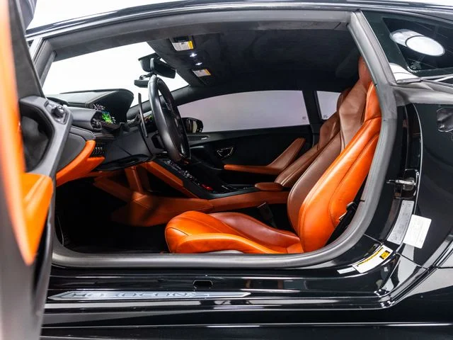 Used 2018 Black Lamborghini  image 13