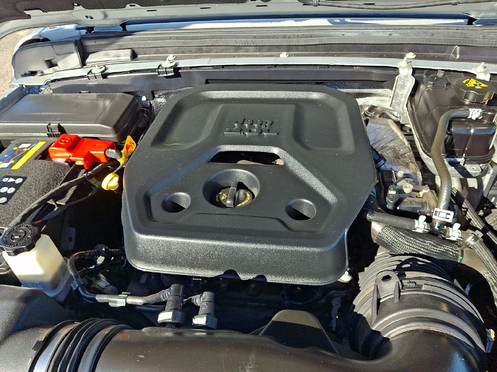 Used 2024 Silver Jeep Sahara 4xe image 30