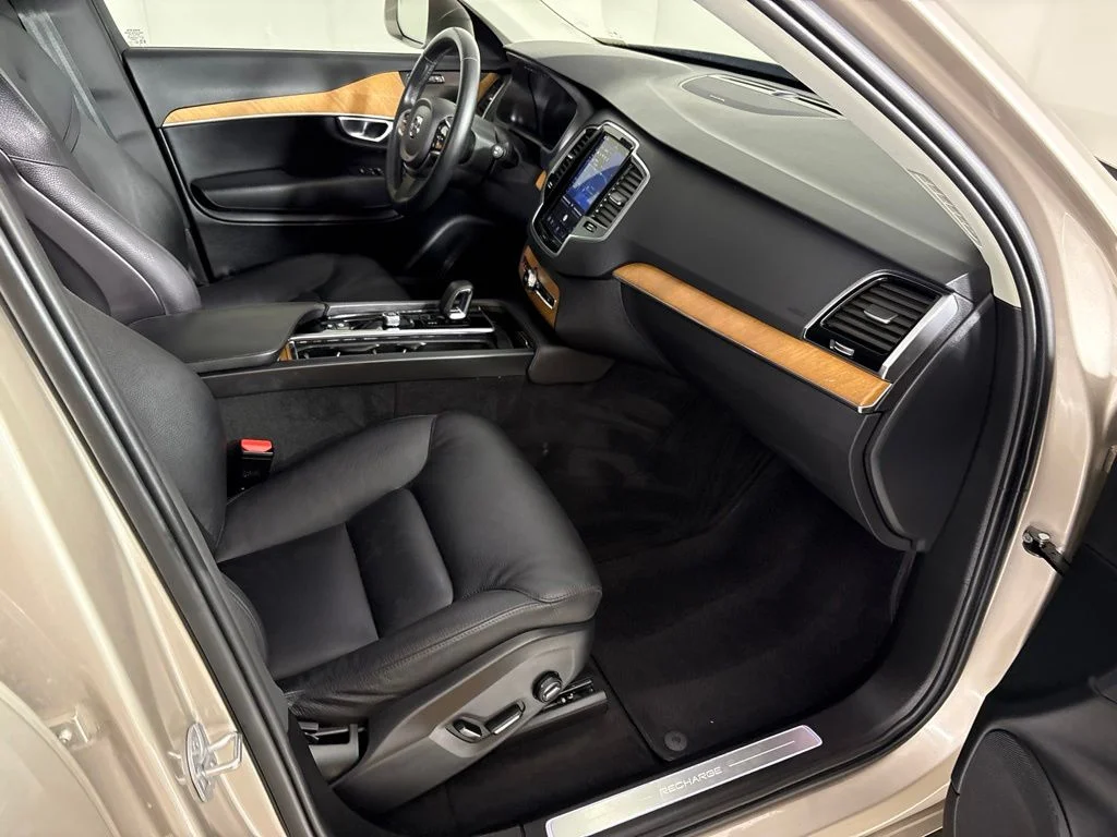 Used 2024 Gold Volvo T8 Plus 6 Passenger image 16