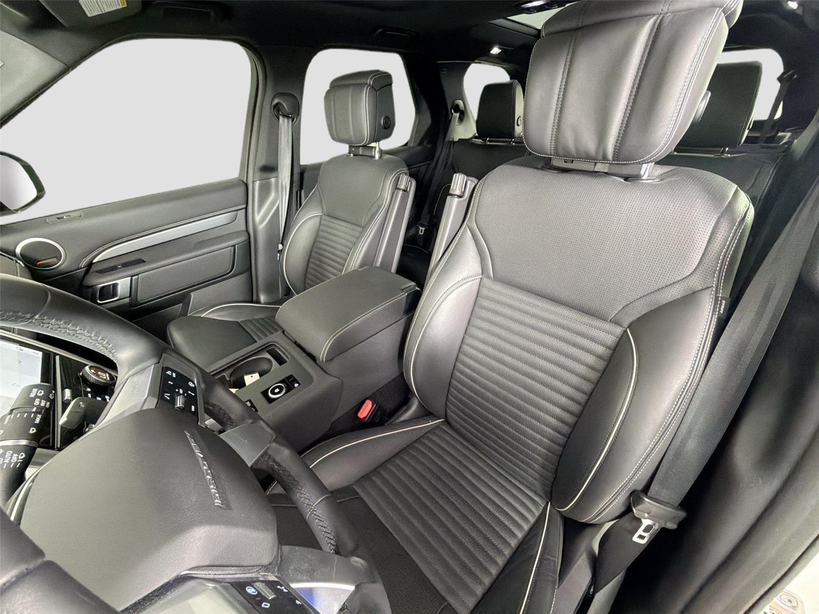 Certified Used 2024 Fuji White Land Rover Dynamic SE image 21