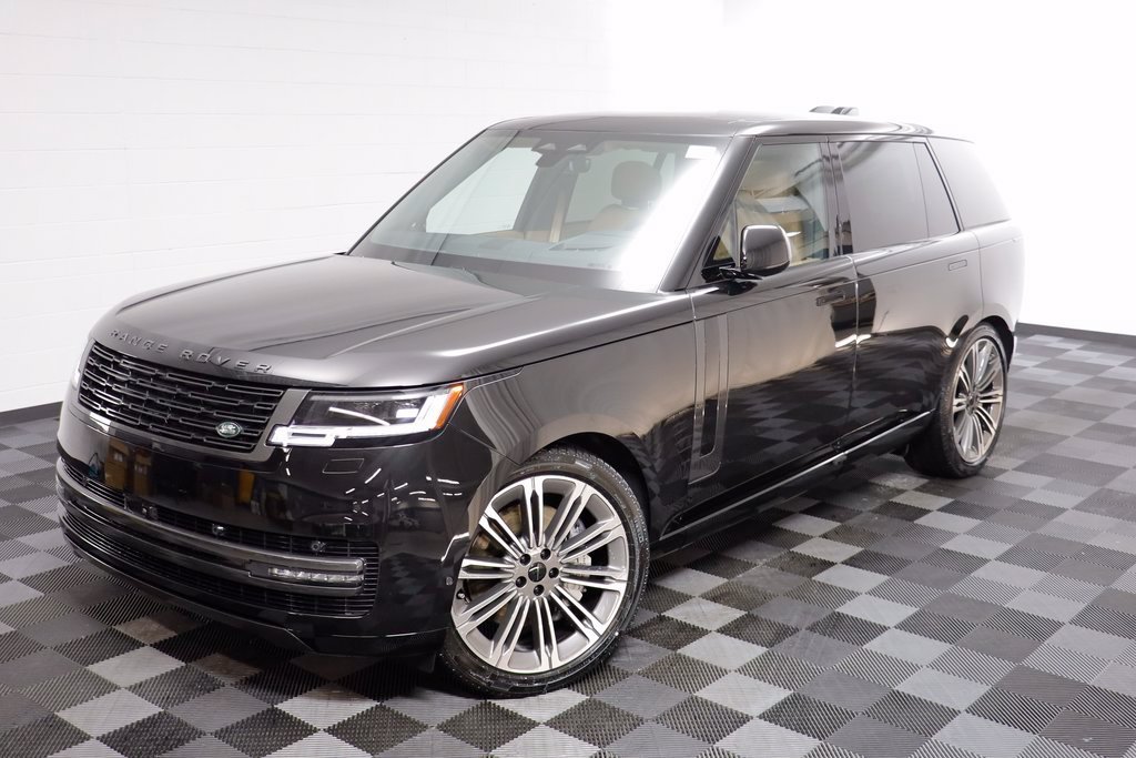 New 2026 Santorini Black LAND ROVER SE LWB 7-Seats / V8 image 2