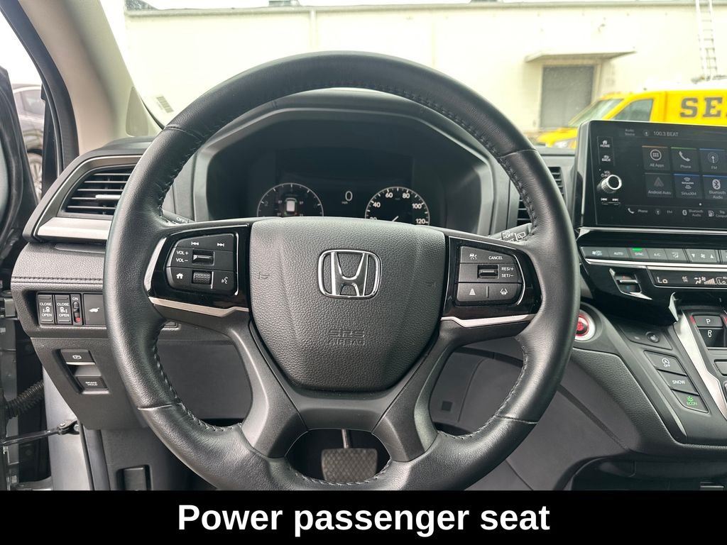 Used 2025 Solar Silver Metallic Honda EX-L image 23