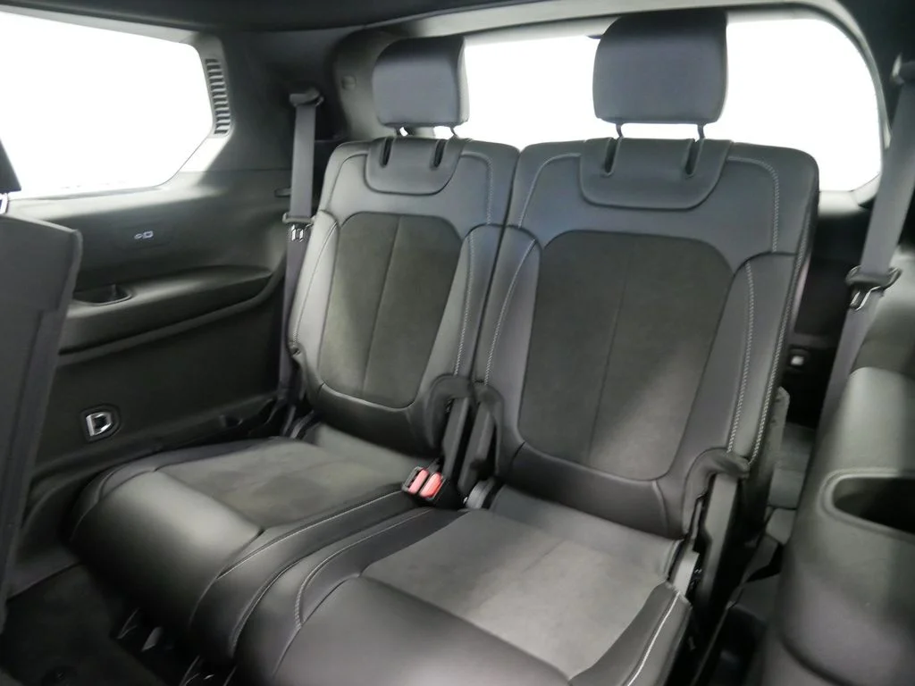 New 2026 Diamond Black Crystal Pearl-Coat Exterior Paint Jeep Altitude image 14