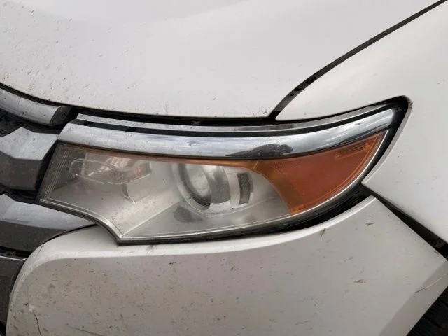 Used 2011 White Ford Limited image 10