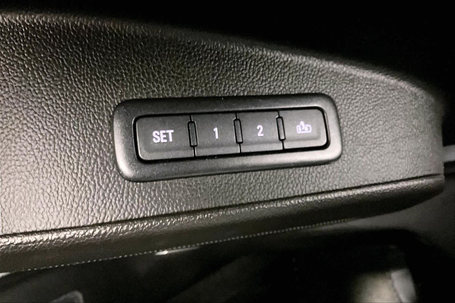 Used 2018 SATIN STEEL METALLIC GMC SLT image 32