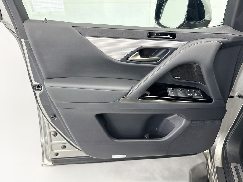 Used 2023 Silver Lexus 600 F SPORT image 23