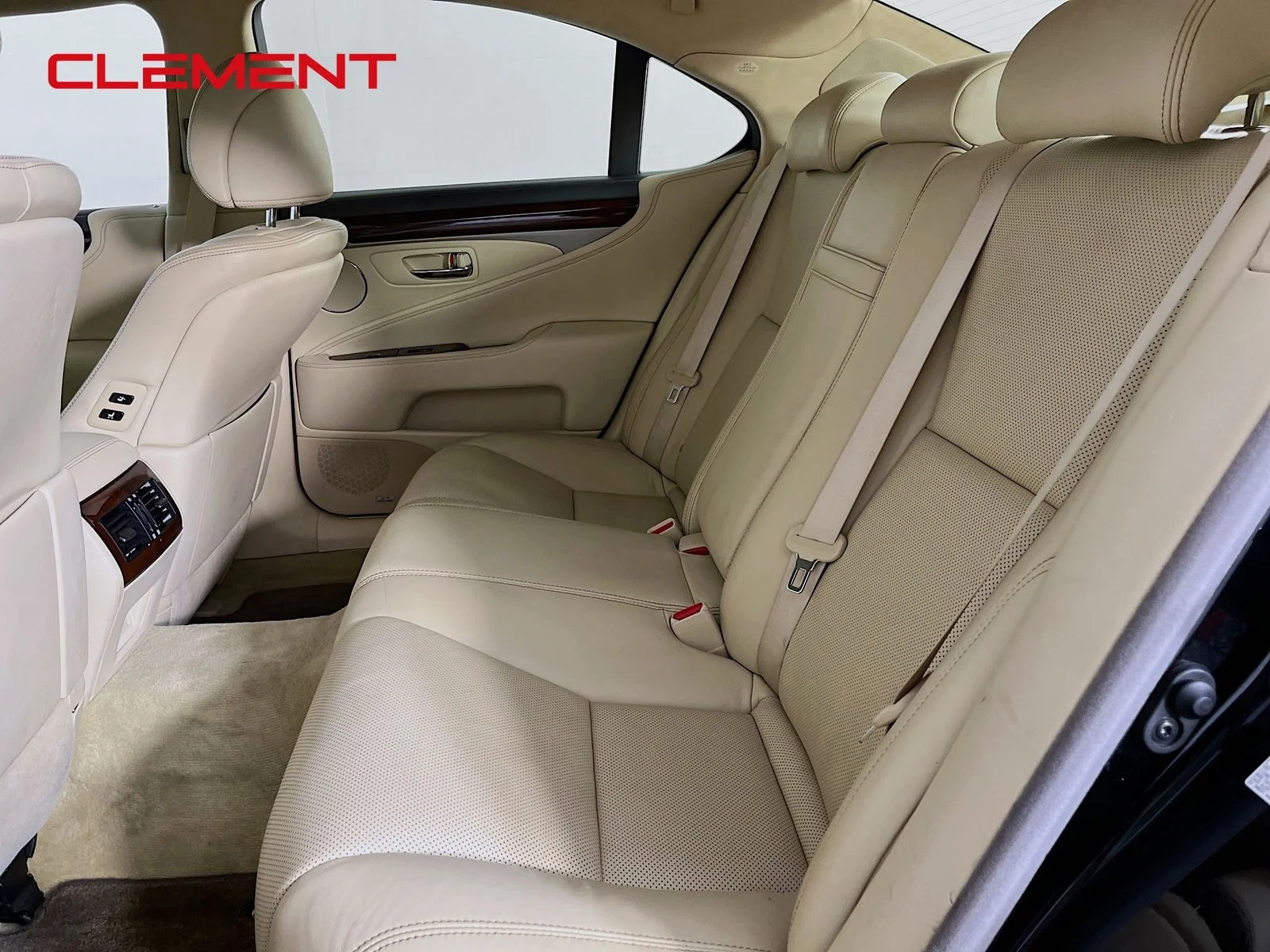 Used 2017 Black Lexus 460 image 32