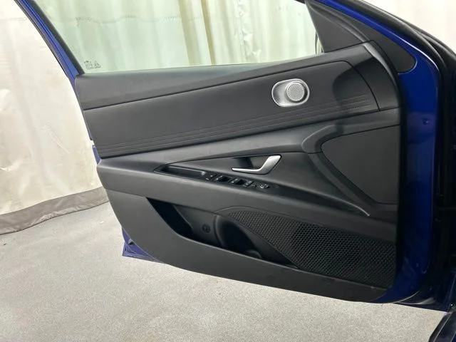 Used 2025 Blue Hyundai SE image 15
