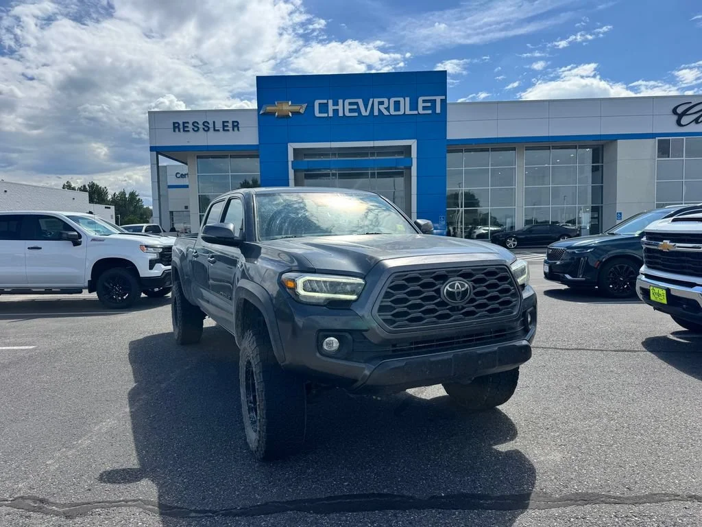 Used 2023  Toyota SR5 image 1