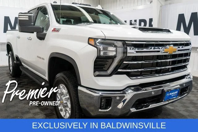 Used 2024 Summit White Chevrolet LTZ image 4