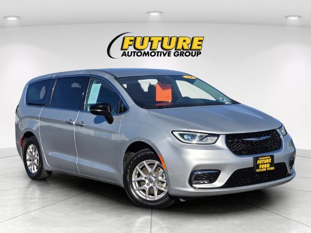 Used 2024 Silver Chrysler Touring L image 1